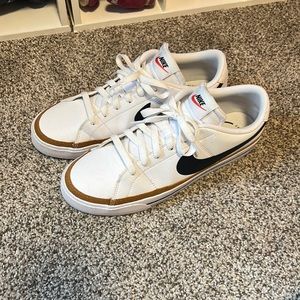 Nike Men’s Court Legacy sz 9.5